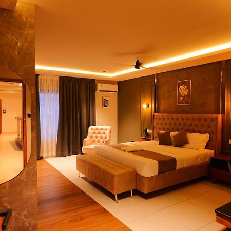 Hotel Classico International Kannangad Exterior foto